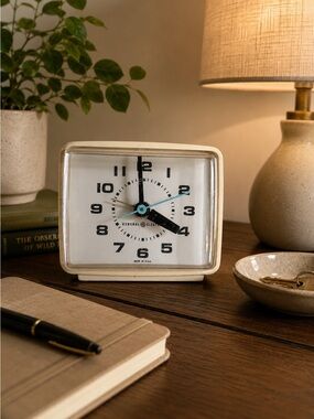 Vintage MCM General Electric GE Alarm Clock Tested Works Plug In Turqouise